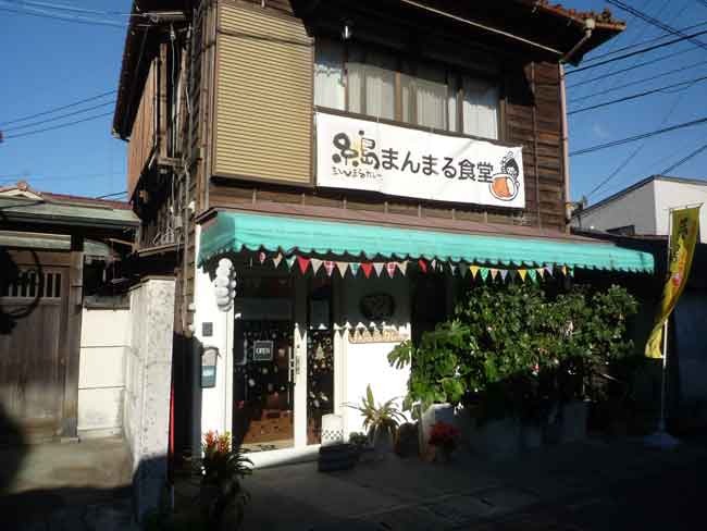 糸島のカレー専門店　まんまる食堂