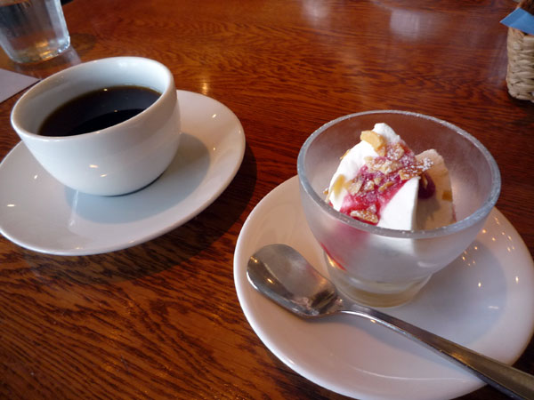 糸島カレント　プチデザートとコーヒー