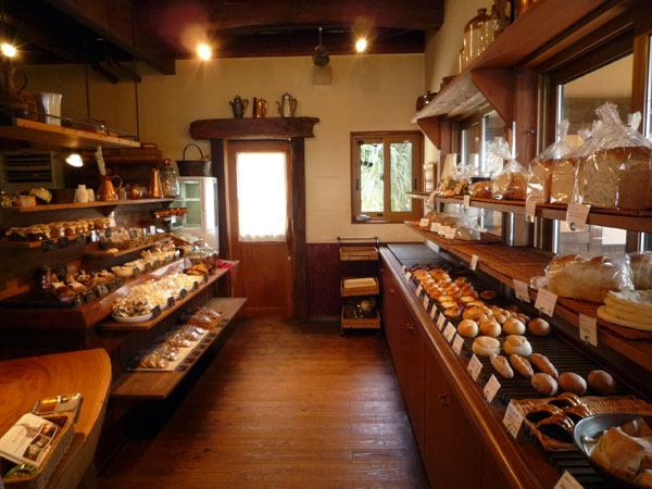 糸島カレント　自家製天然酵母パンも充実
