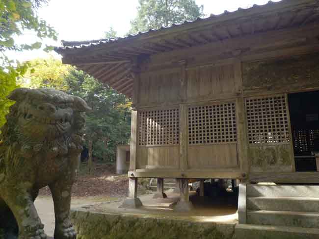雷神社　拝殿前の狛犬