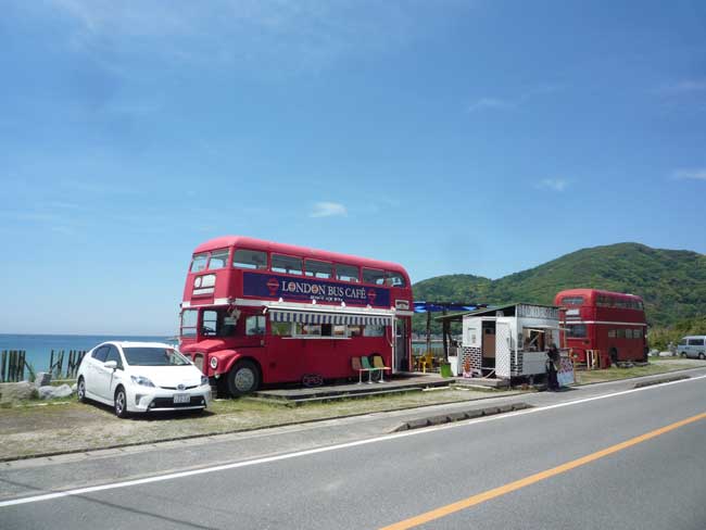 糸島観光の定番コース 赤いロンドンバス
