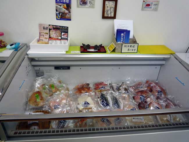 糸島の鯛や大洋丸のお魚　店内冷凍庫